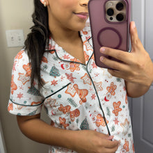 Cargar imagen en el visor de la galería, White Christmas Pj’s
