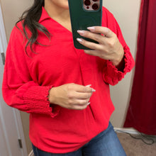 Cargar imagen en el visor de la galería, Red V Neck Top

